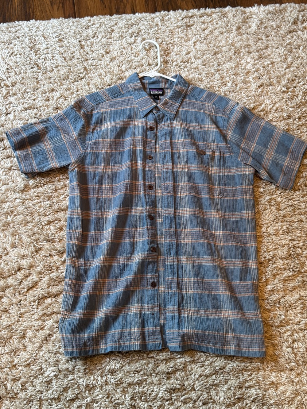 New Patagonia Men's Short-Sleeve Blue & Tan Plaid Button-Down Shirt